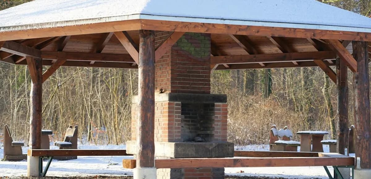 Jak wymurować grill z cegły – uniknij najczęstszych błędów i ciesz się efektem