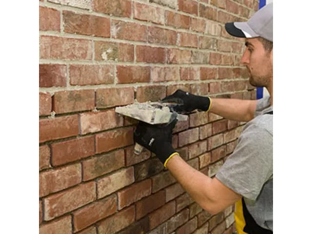 Jak układać cegły na ścianie - krok po kroku bez błędów