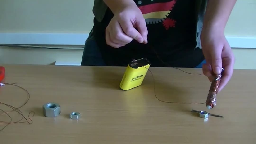 Jak zrobić elektromagnes z gwoździa - prosta metoda krok po kroku
