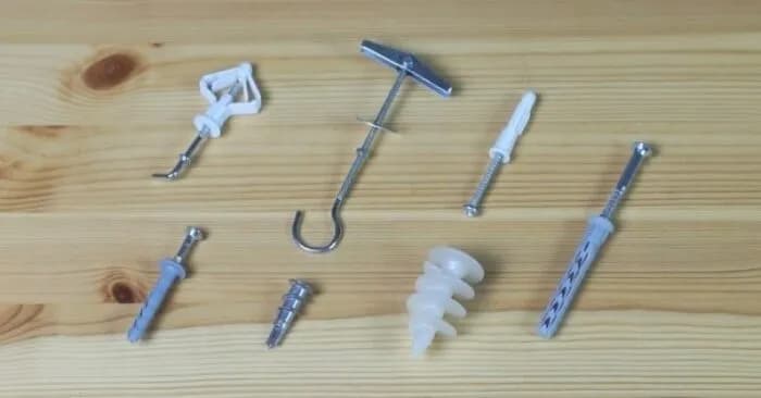 Jakie kołki do szafek łazienkowych, aby uniknąć problemów z wilgocią?