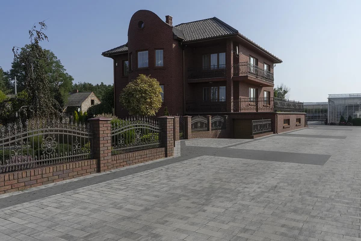 Czy ułożenie kostki brukowej wymaga zgłoszenia? Sprawdź przepisy!