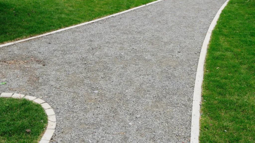 Co na podwórko zamiast kostki brukowej? Odkryj najlepsze alternatywy